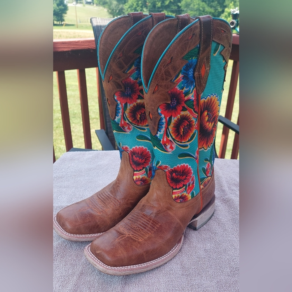 SIZE 10 WOMEN'S FLORAL ARIAT WESTERN COWBOY BOOTS